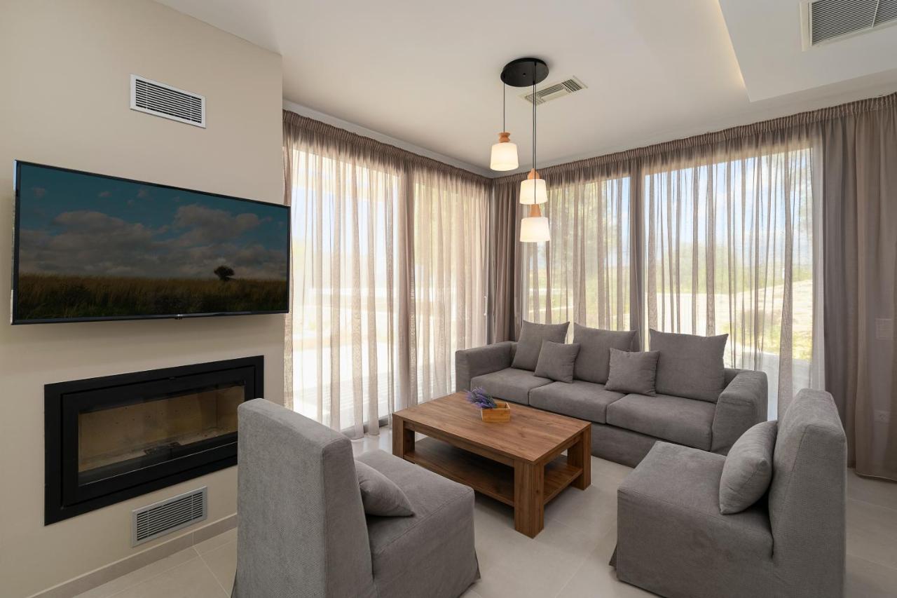 Diamond Dream Villa Камиларион Екстериор снимка