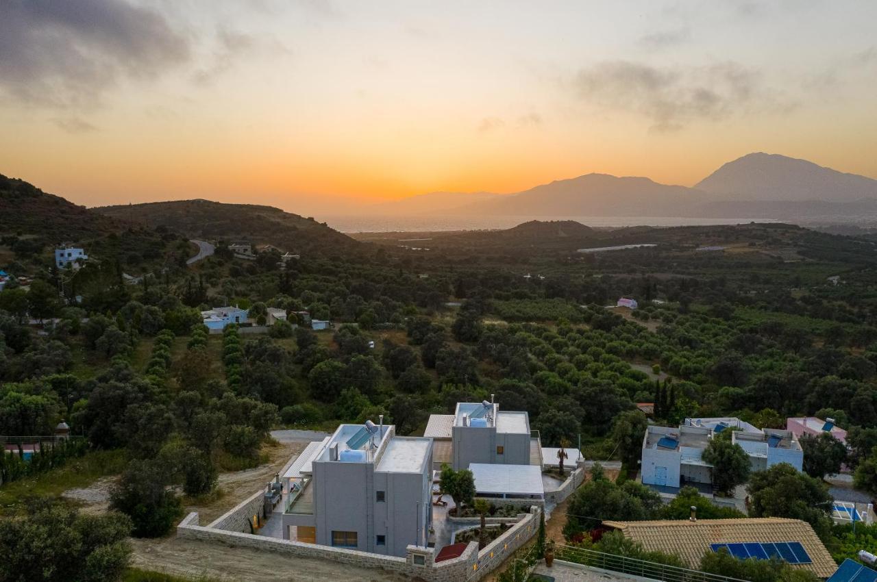 Diamond Dream Villa Камиларион Екстериор снимка